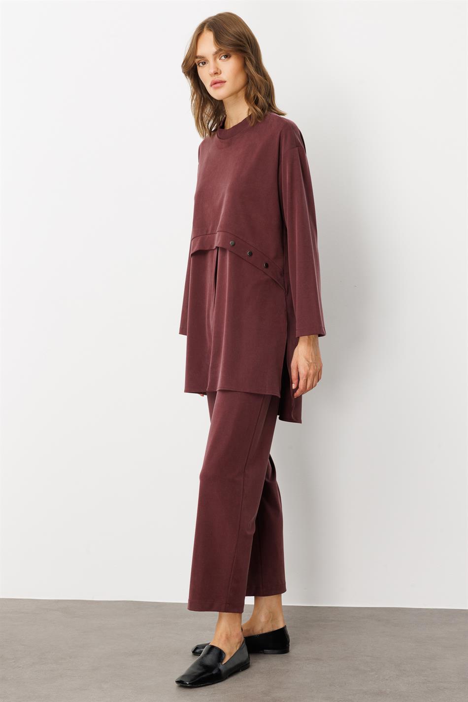 Hose mit handgefertigten Details aus weichem Strick (Miccell, 55 % Naturanteil) – Burgunderrot