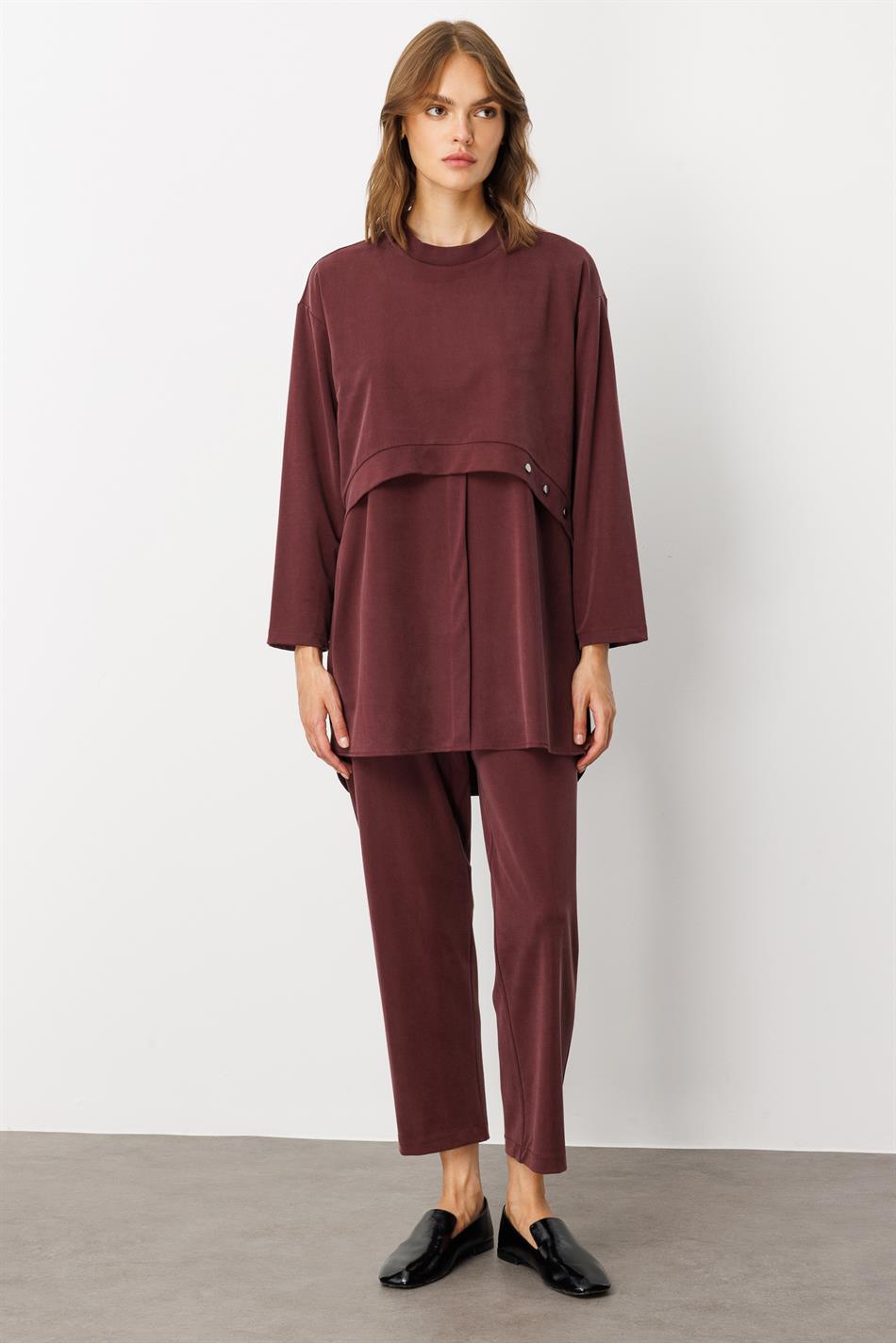 Hose mit handgefertigten Details aus weichem Strick (Miccell, 55 % Naturanteil) – Burgunderrot