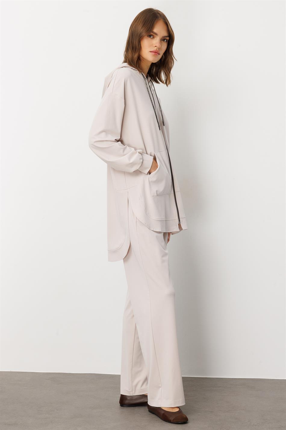 Weiches Strick-Hosen-Set (55 % Miccell, Naturfaseranteil) – Handgefertigt mit detailreichen Details – Stein