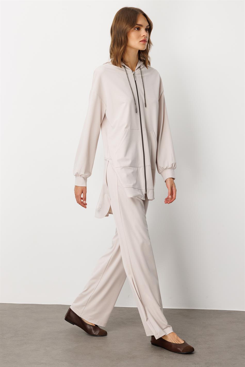 Weiches Strick-Hosen-Set (55 % Miccell, Naturfaseranteil) – Handgefertigt mit detailreichen Details – Stein