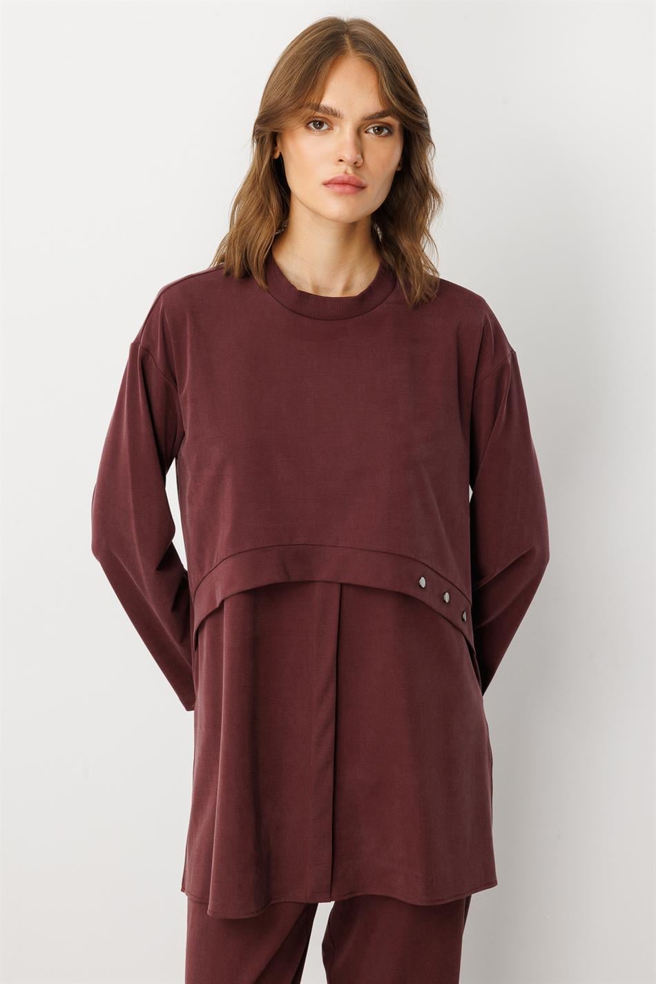 Hose mit handgefertigten Details aus weichem Strick (Miccell, 55 % Naturanteil) – Burgunderrot