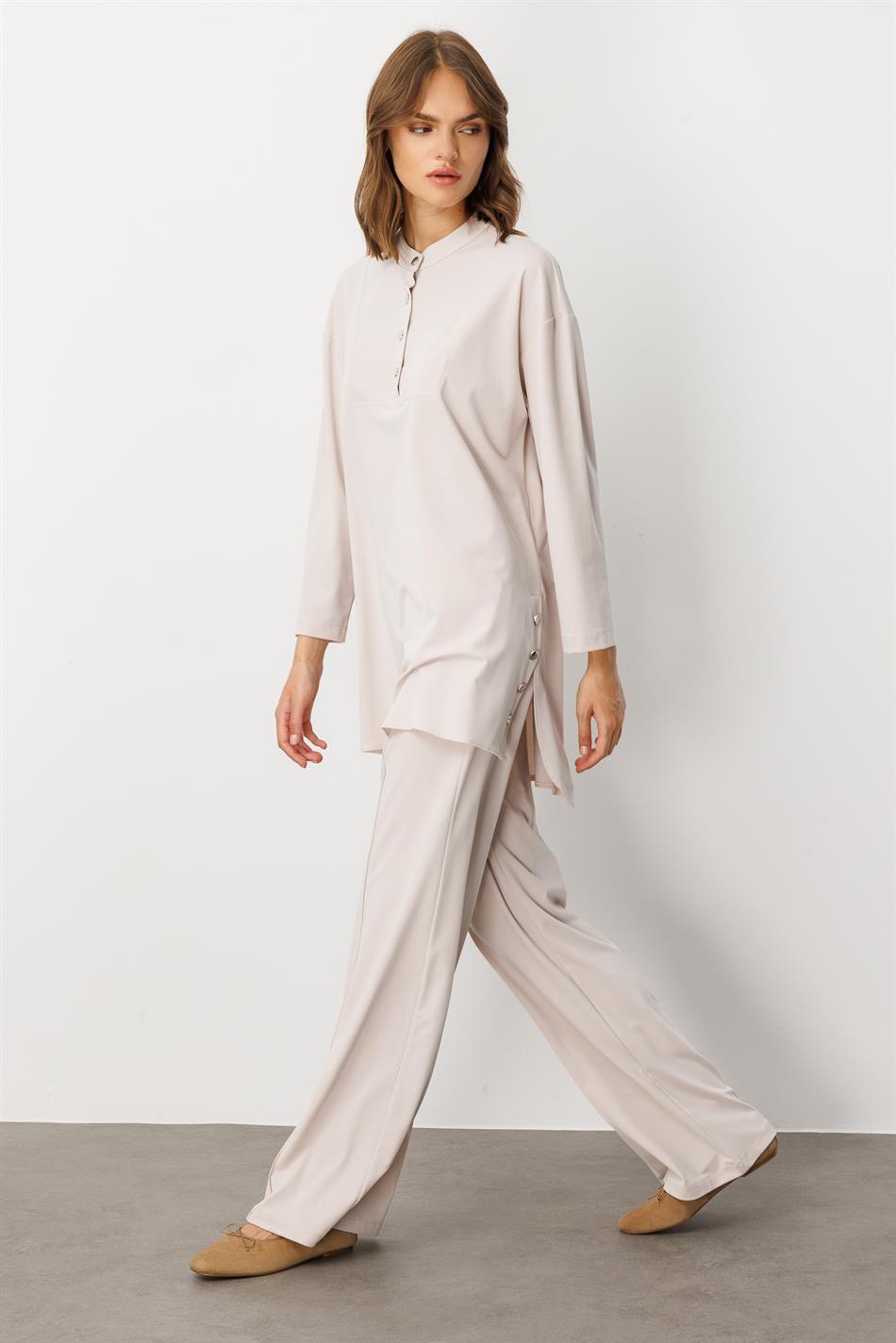 Einfaches und besonderes Hosen-Set mit weichem Strickmaterial (55 % natürliche Mikrozellstruktur).