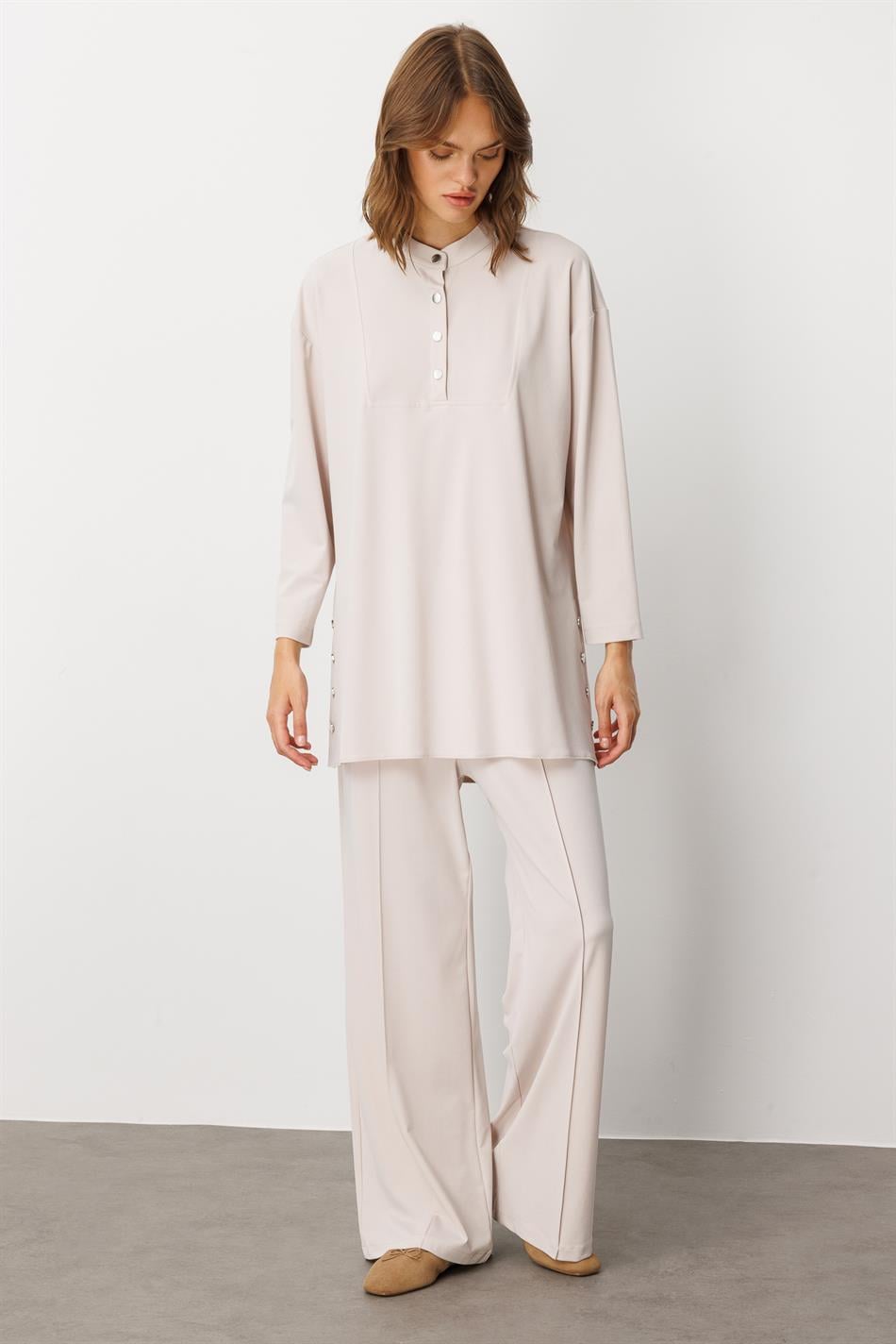 Einfaches und besonderes Hosen-Set mit weichem Strickmaterial (55 % natürliche Mikrozellstruktur).