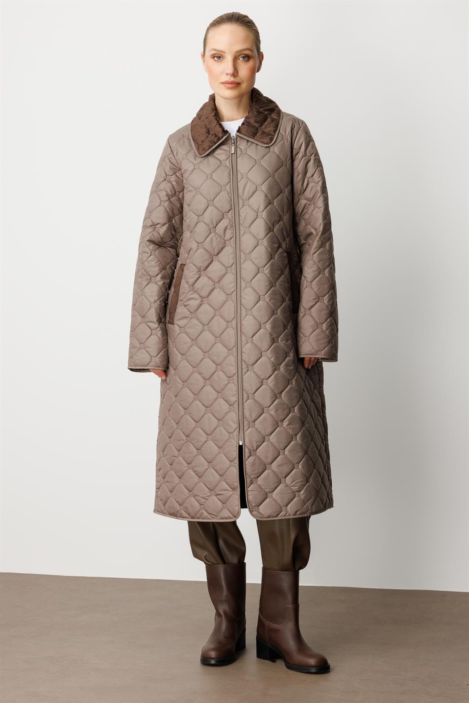 Soft Peluş İç Katman ve Özel Nakış Desenli İnce Hafif Zamansız Özel Üretim Kaban Manto-Vizon