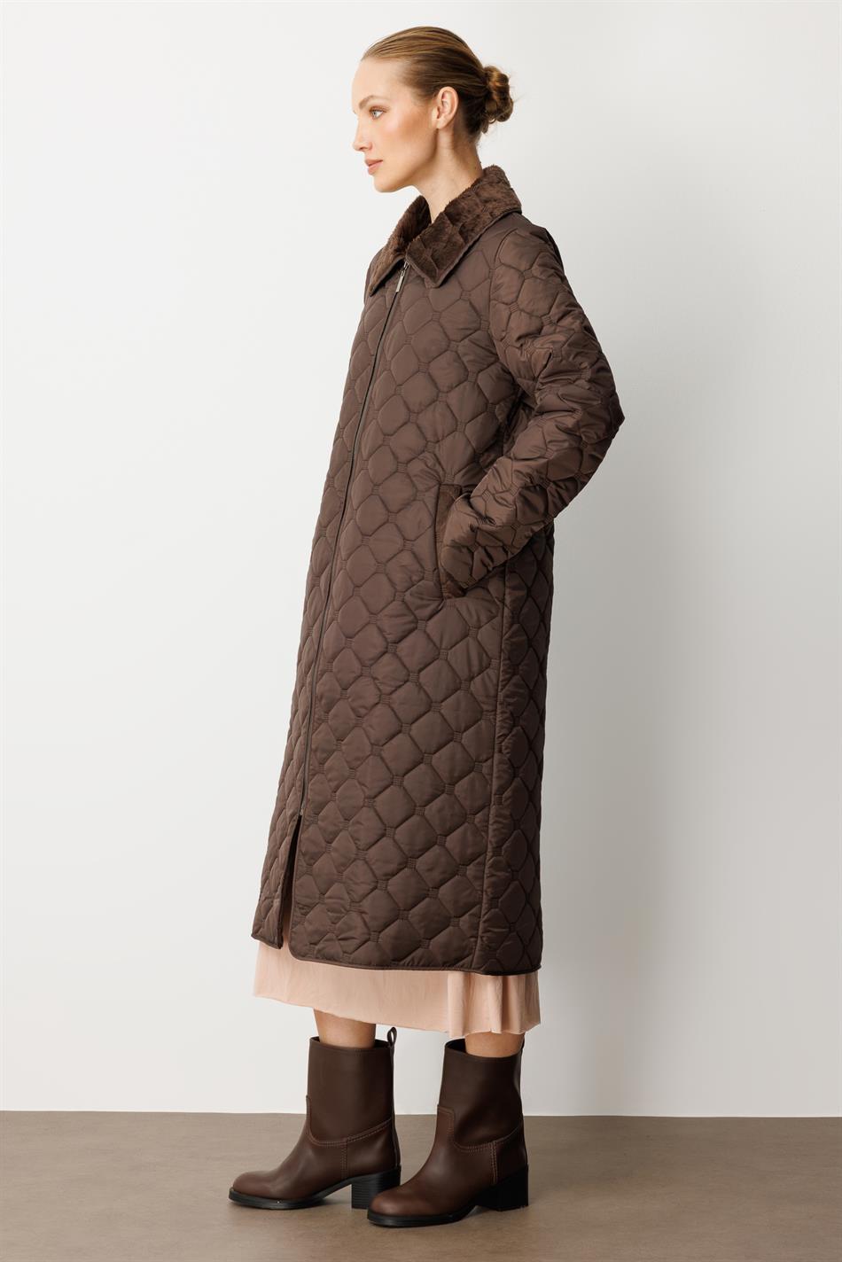 Zachte pluche binnenlaag en speciaal geborduurd patroon. Dunne, lichtgewicht, tijdloze, op maat gemaakte jas/blazer - Koffie