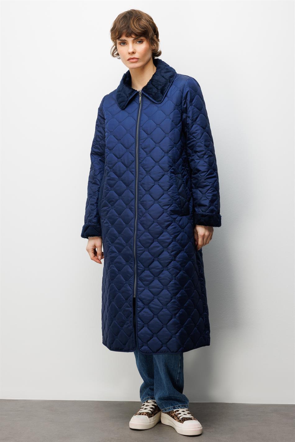 Soft Peluş İç Katman ve Özel Nakış Desenli İnce Hafif Zamansız Özel Üretim Kaban Manto-Laci