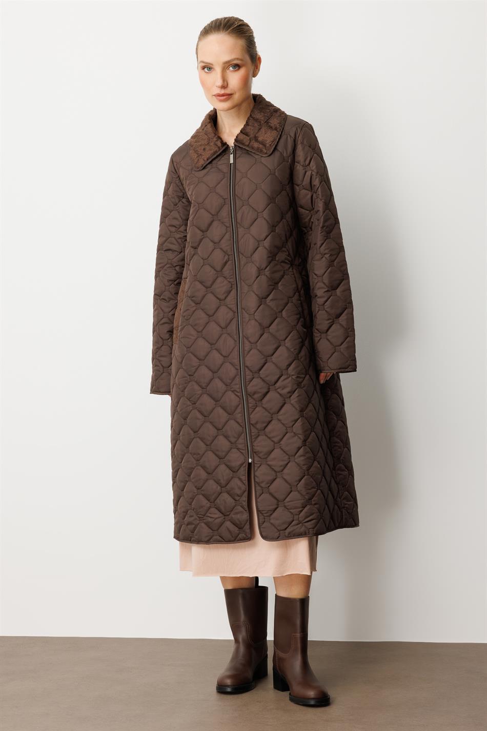 Zachte pluche binnenlaag en speciaal geborduurd patroon. Dunne, lichtgewicht, tijdloze, op maat gemaakte jas/blazer - Koffie