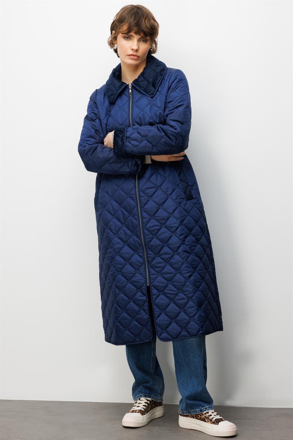 Soft Peluş İç Katman ve Özel Nakış Desenli İnce Hafif Zamansız Özel Üretim Kaban Manto-Laci