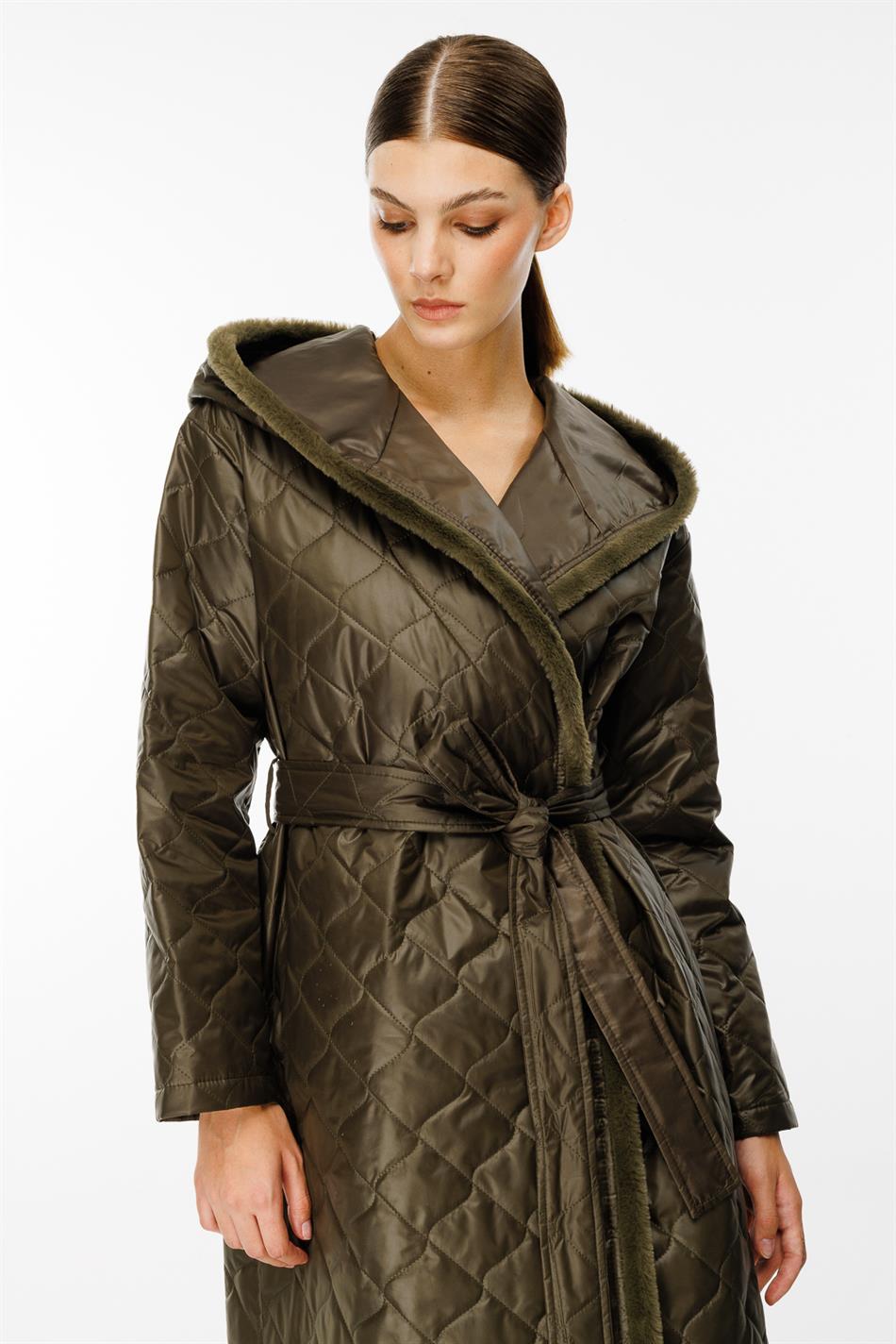 Lichtgewicht, gewatteerde, sportieve trenchcoat met imitatiebontkraag voor de lente - Khaki