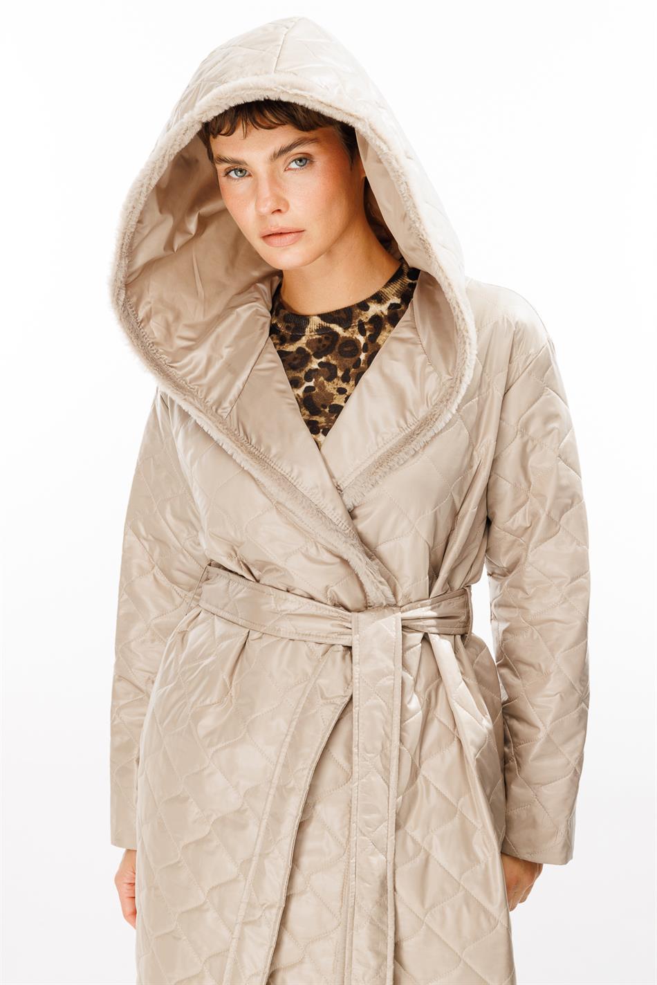 Lichtgewicht, gewatteerde, sportieve trenchcoat met imitatiebontkraag voor de lente - Steenkleur