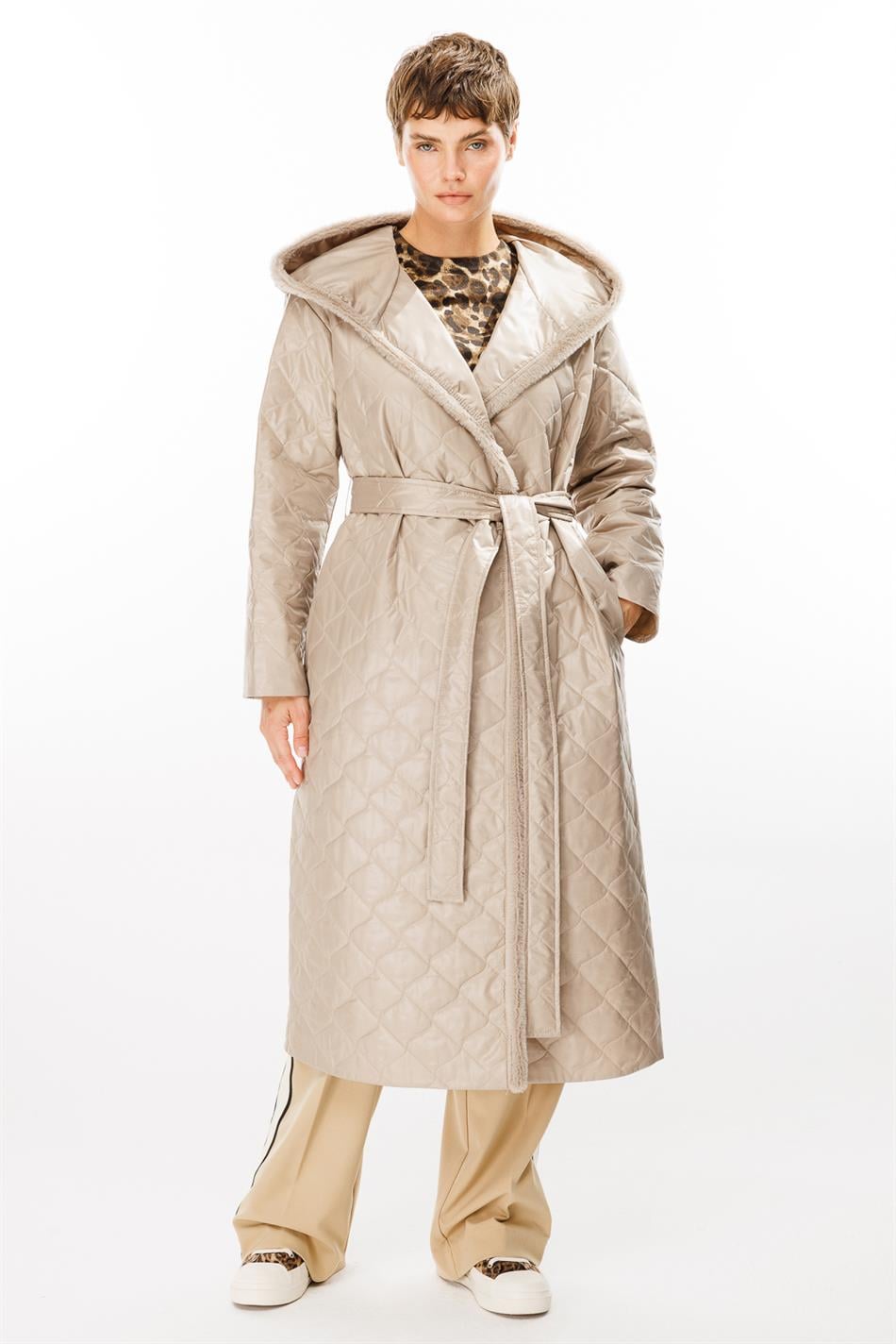 Lichtgewicht, gewatteerde, sportieve trenchcoat met imitatiebontkraag voor de lente - Steenkleur