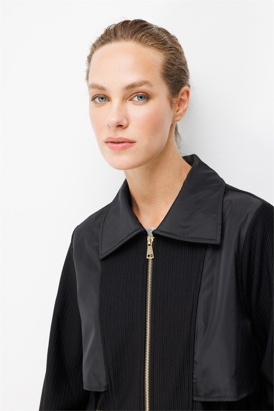 Sporty Chic İşlevsel Detaylı Özel Kumaş Zamansız Kap Trench-Siyah
