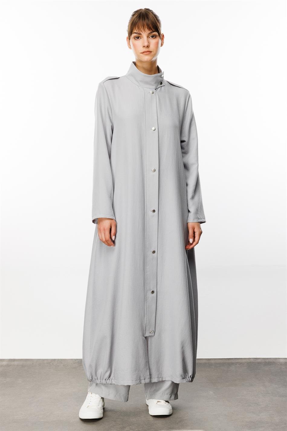 Spoza İpekçe Doku Düğme Aksesuarlı Çok Yönlü Kullanım İmkanı Sunan Kap  Elbise Ferace-Gri