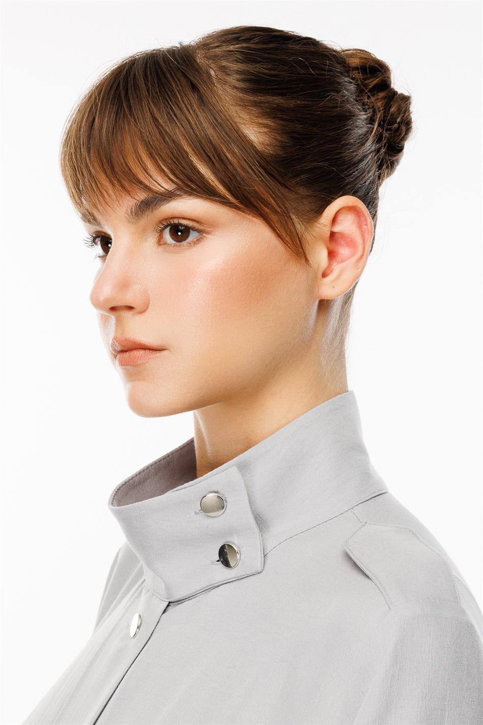 Spoza İpekçe Doku Düğme Aksesuarlı Çok Yönlü Kullanım İmkanı Sunan Kap  Elbise Ferace-Gri