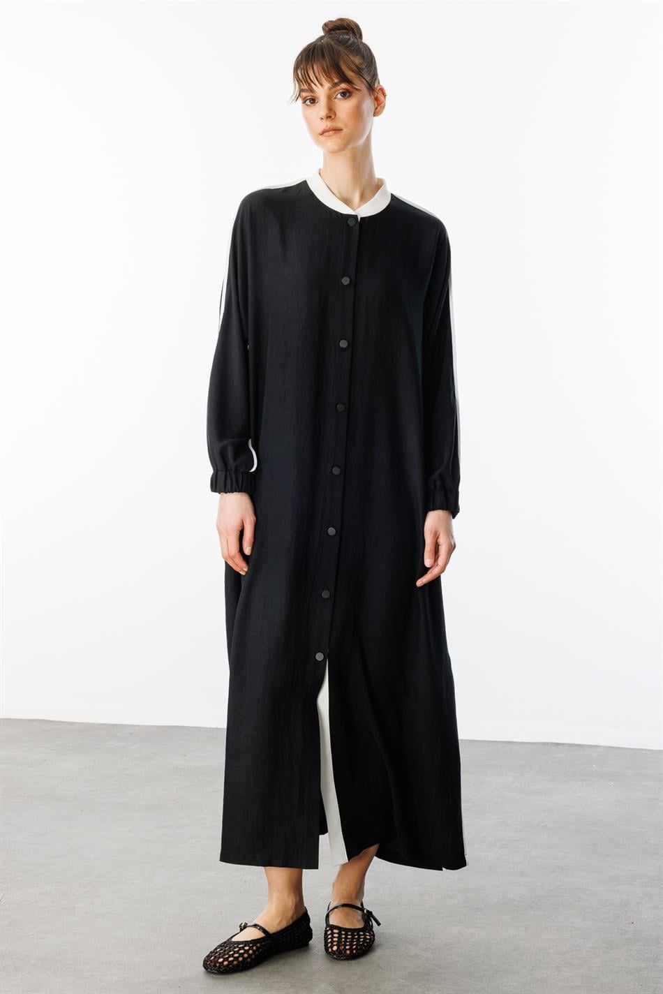 SS Contrast Trim Detail Ribbed Collar Sport Silk Texture Coat/Abayas - Zwart