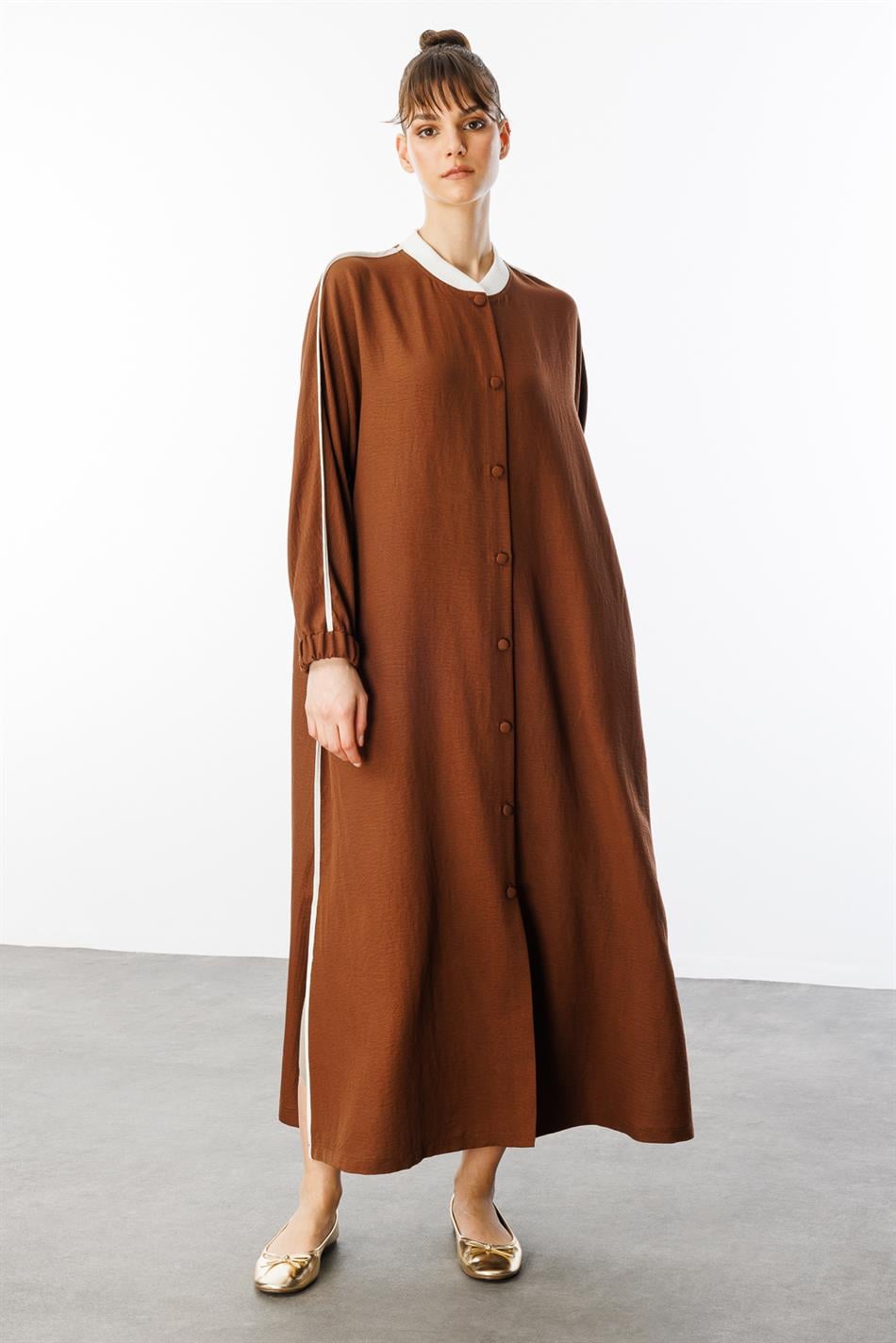 SS Contrast Detallı Qabırğalı Yaxalıqlı İdman İpək Teksturalı Palto/Abaya - Qəhvəyi