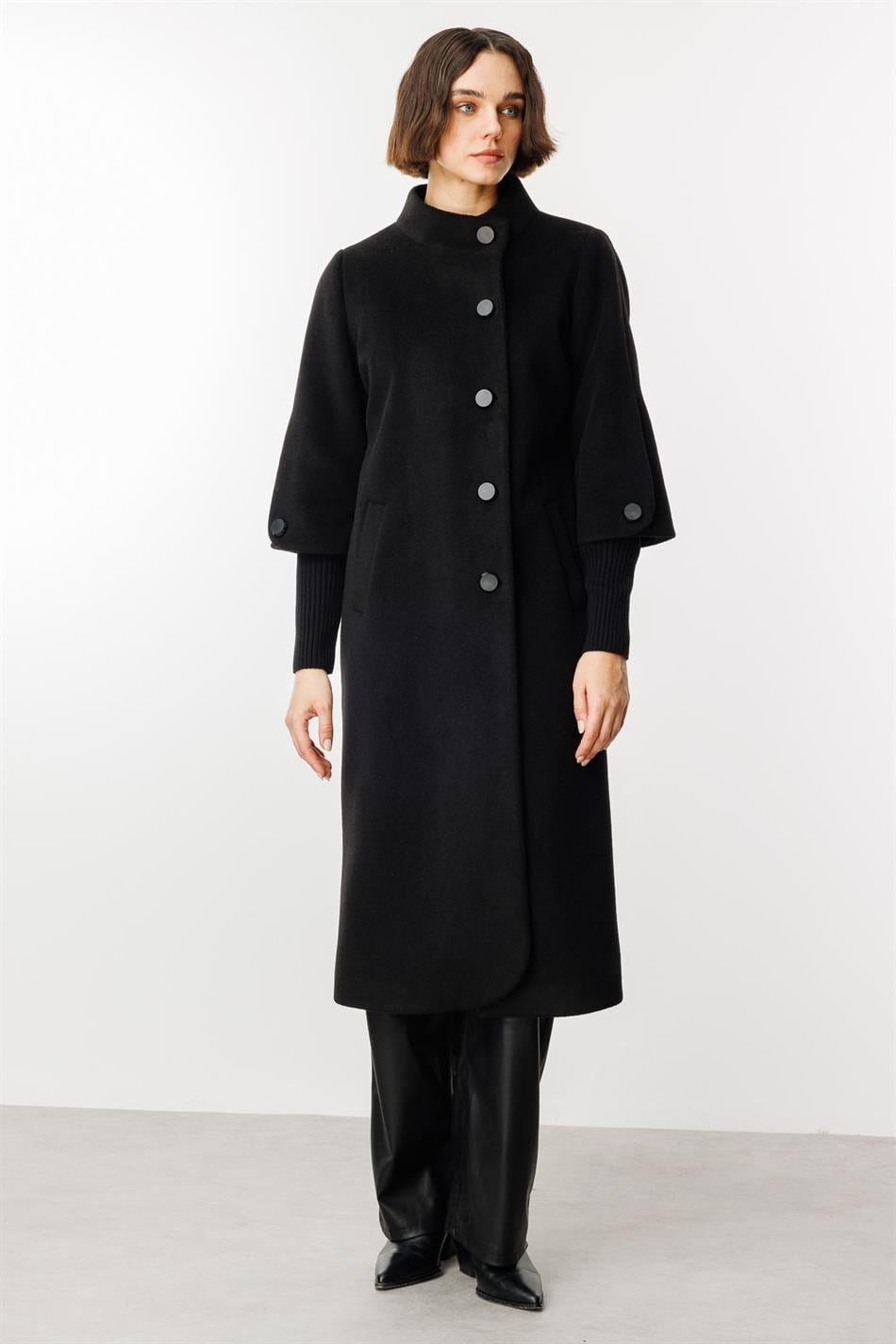 Triko Kol Detaylı Soft Kaşe Kumaş Özel Manto-Siyah