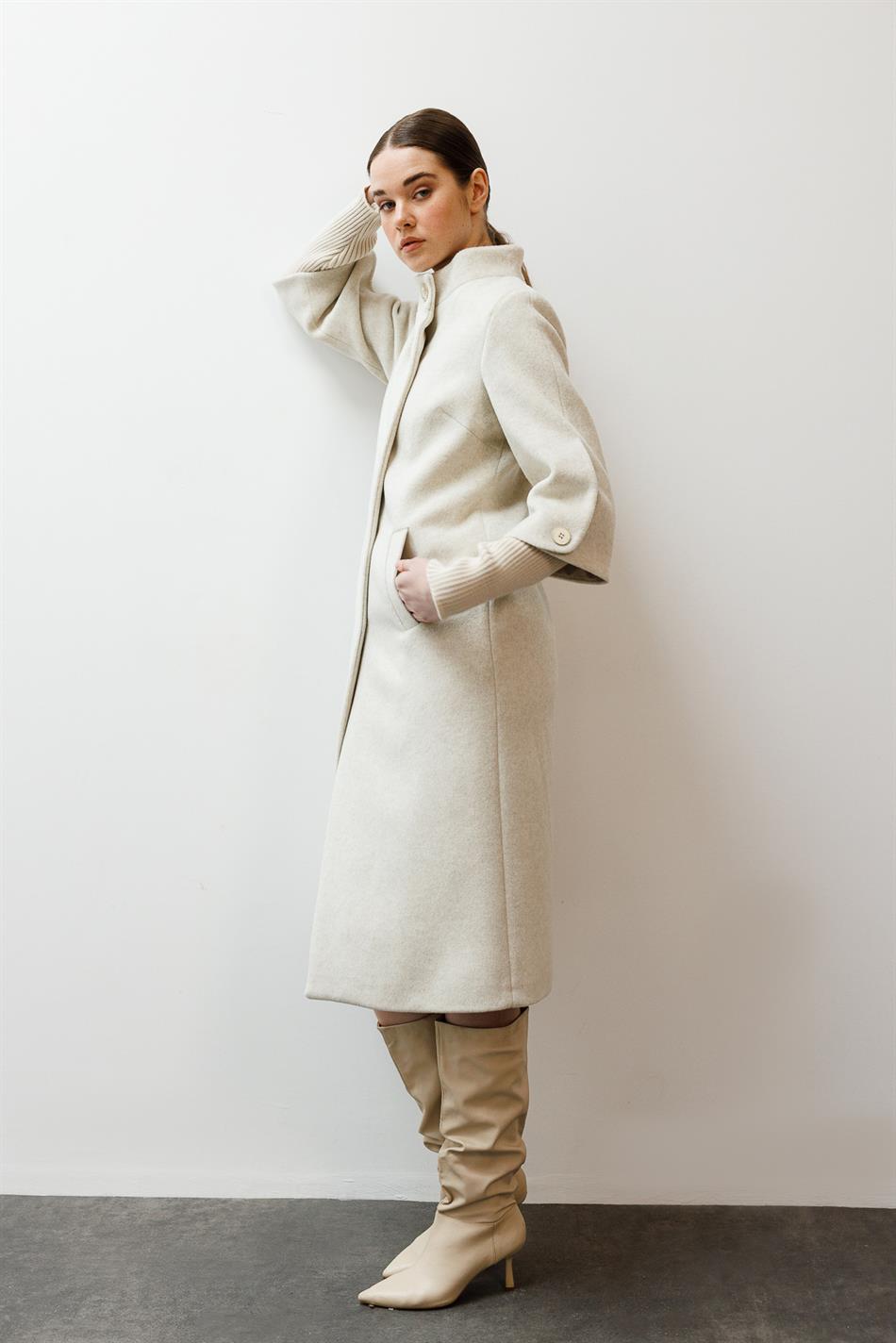 Triko Kol Detaylı Soft Kaşe Kumaş Özel Manto-Krem