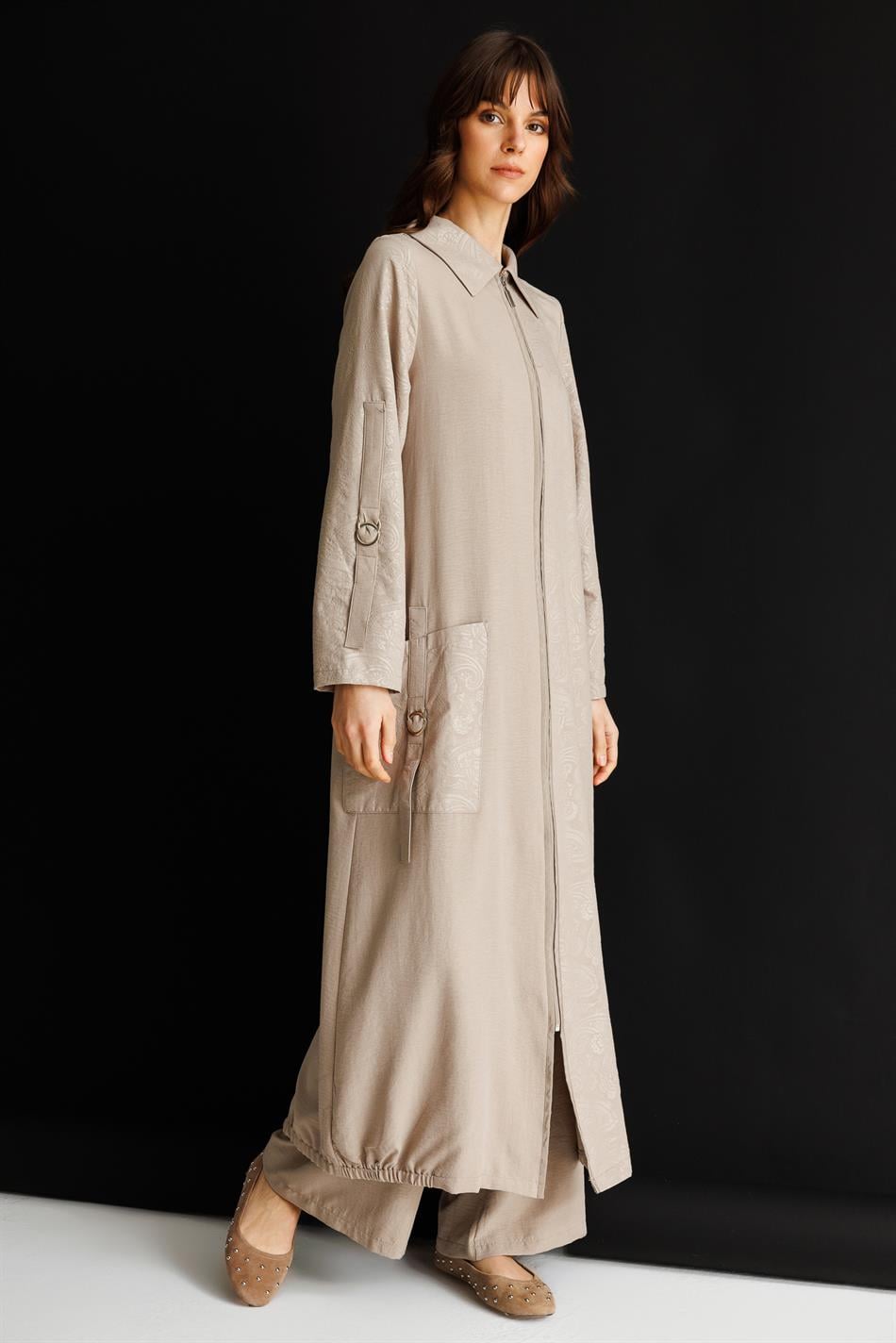 TULIP Özel Desen Soft Kumaş ve İpekçe Garnili Cep Detaylı Zamansız Kap Ferace-Taş