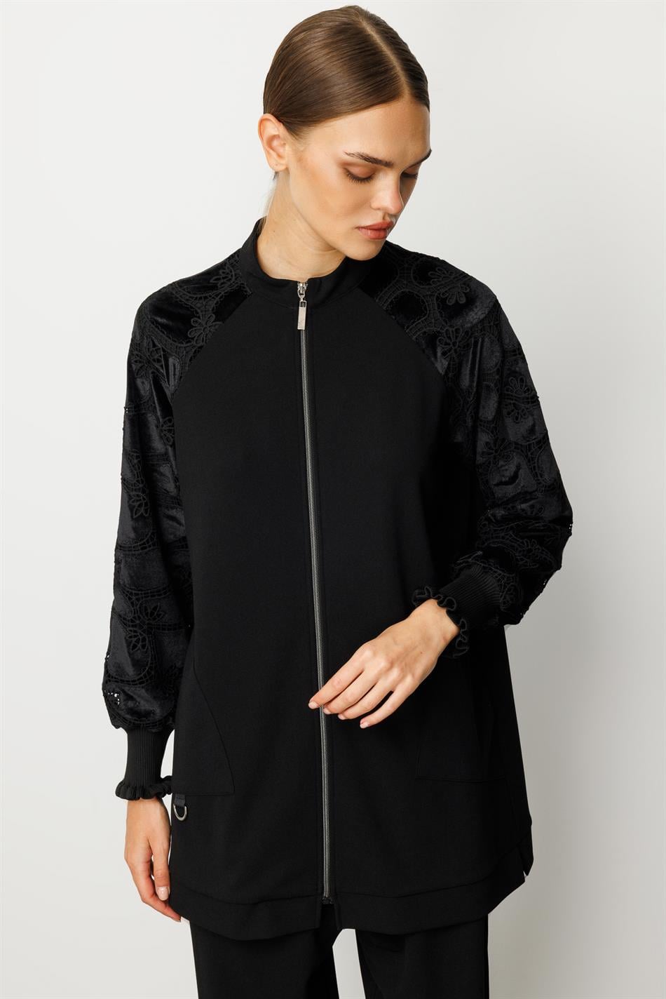 Uniq Zeitloses und besonderes Set mit Ärmeldetails aus Spitze und Hose aus Crêpe-Struktur – Schwarz