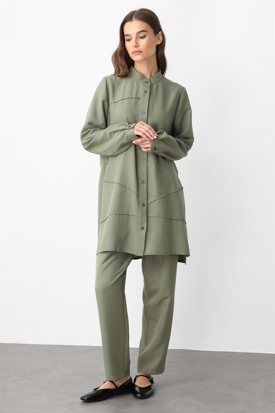 VYS Top en broek met ribbeldetails en zijdeachtige textuur - Khaki