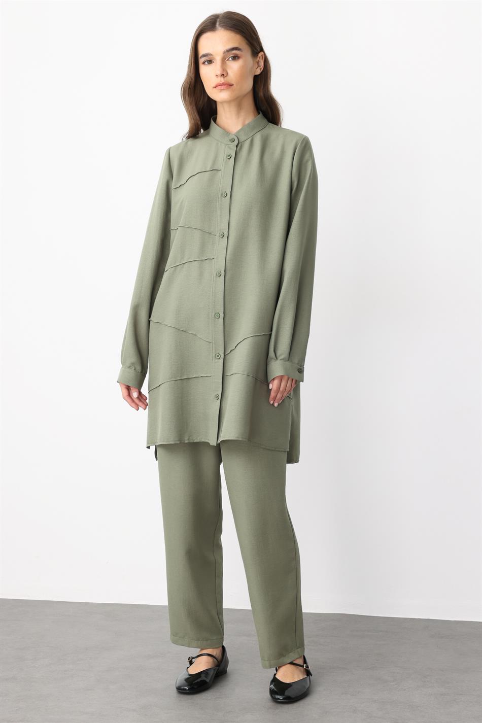 VYS Top en broek met ribbeldetails en zijdeachtige textuur - Khaki