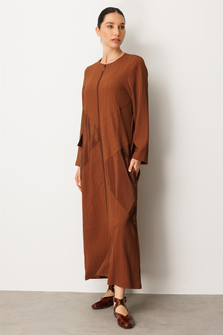 X Design Maßgeschneiderte, gewebte, zeitlose Abaya in voller Länge – Kaffee