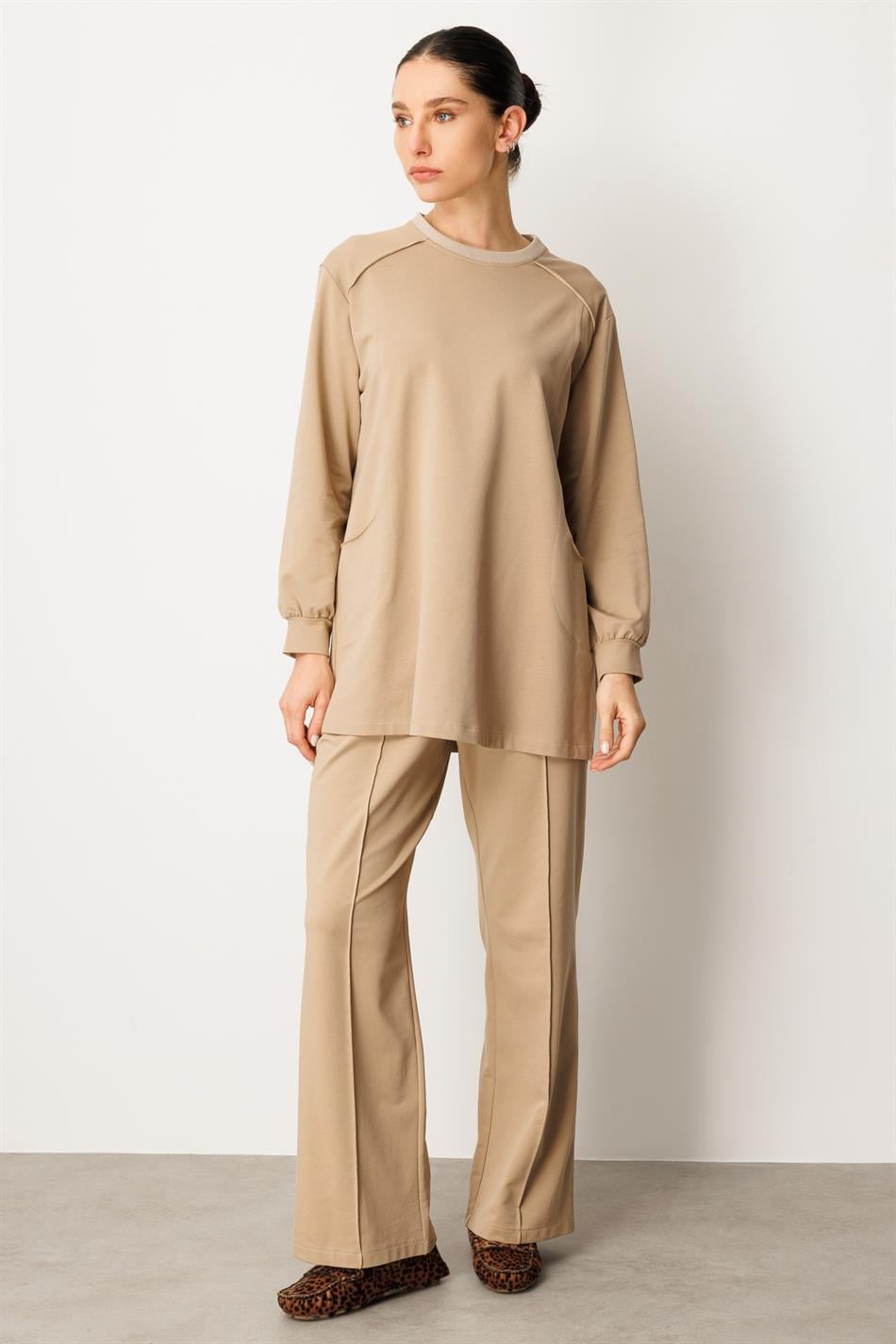 Yüksek Soft Pamuk İçerikli Pis Dikiş Detaylı Basen Örten Pantolon ve Tunik Kombin Takım-Vizon