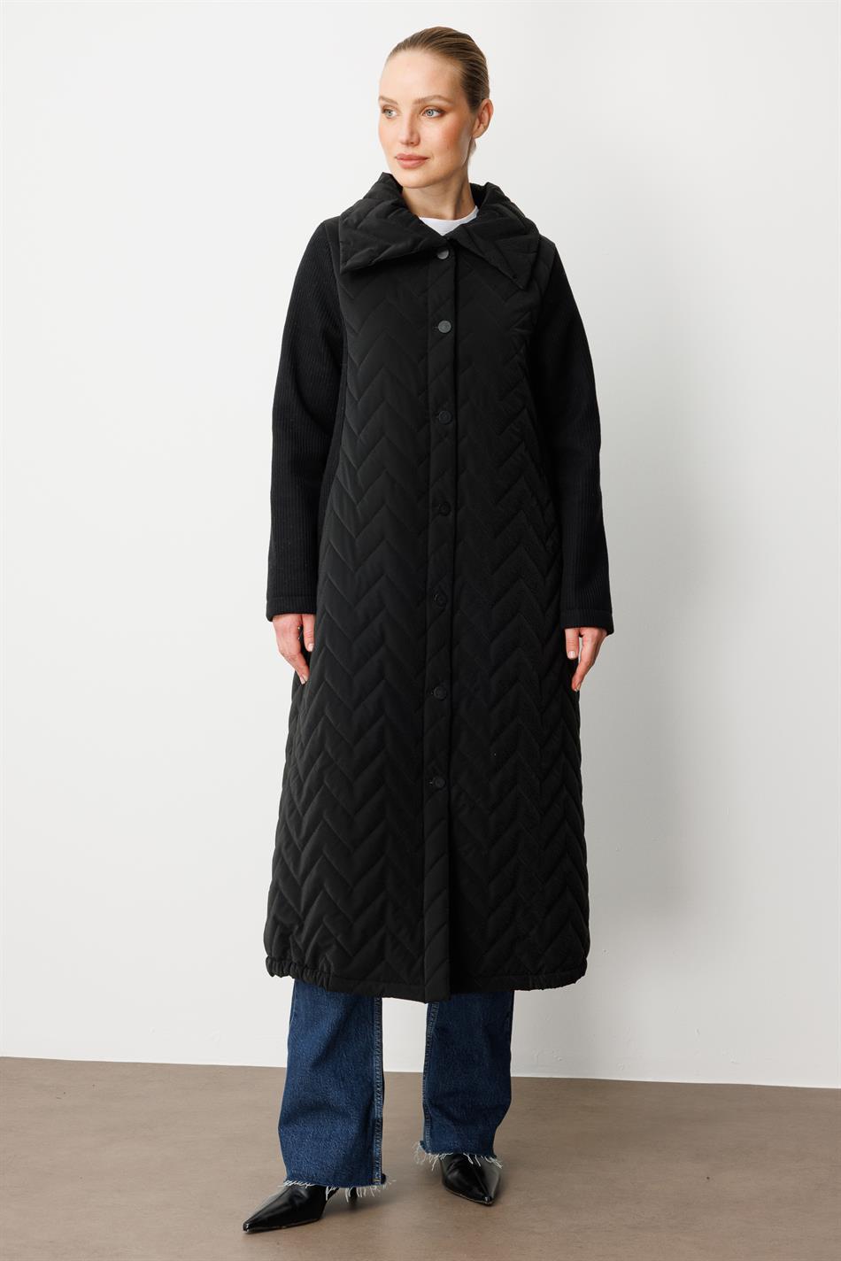 High Wool Content Soft Padded Timeless Sport Coat with Sleeve and Side Details - Black