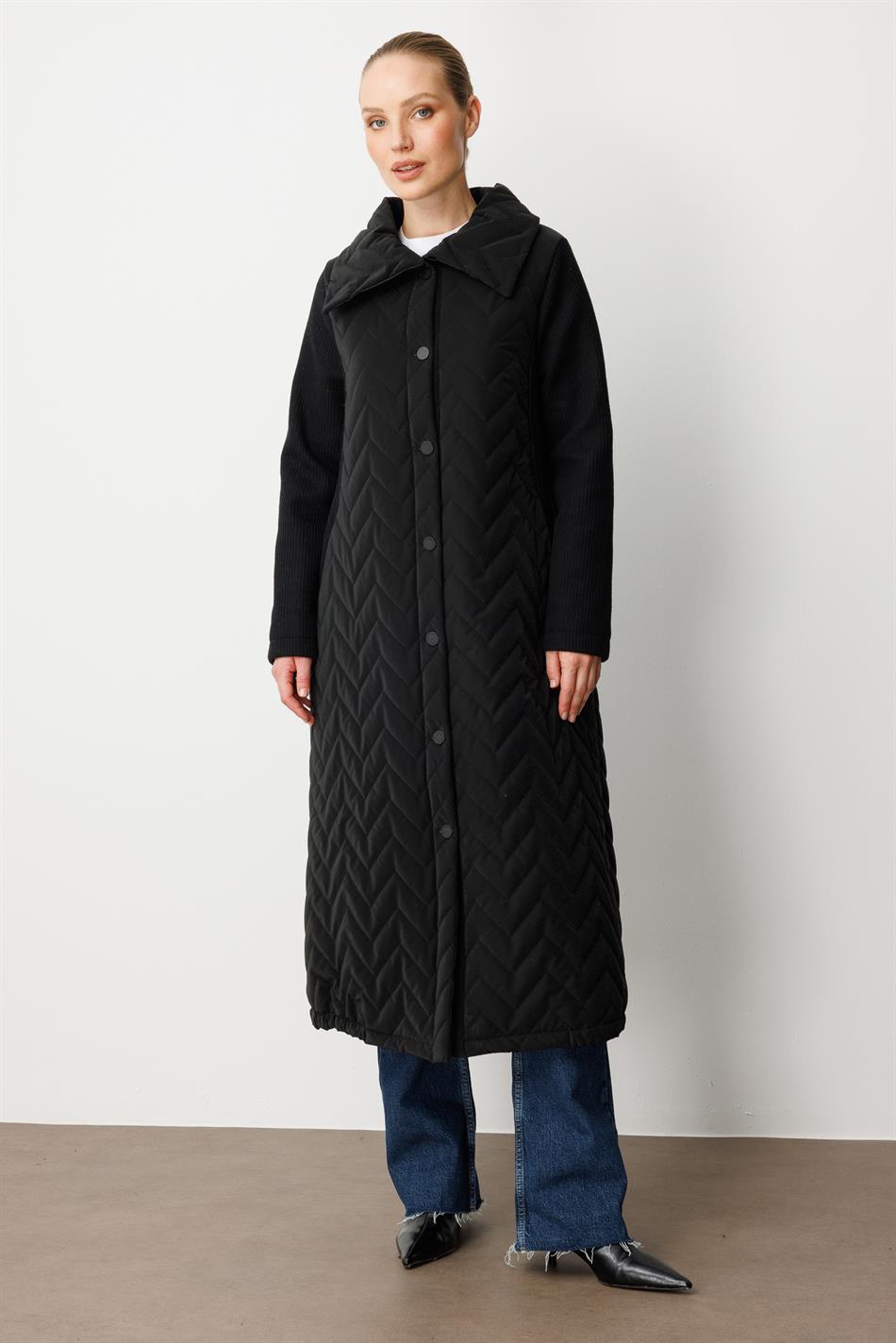 High Wool Content Soft Padded Timeless Sport Coat with Sleeve and Side Details - Black
