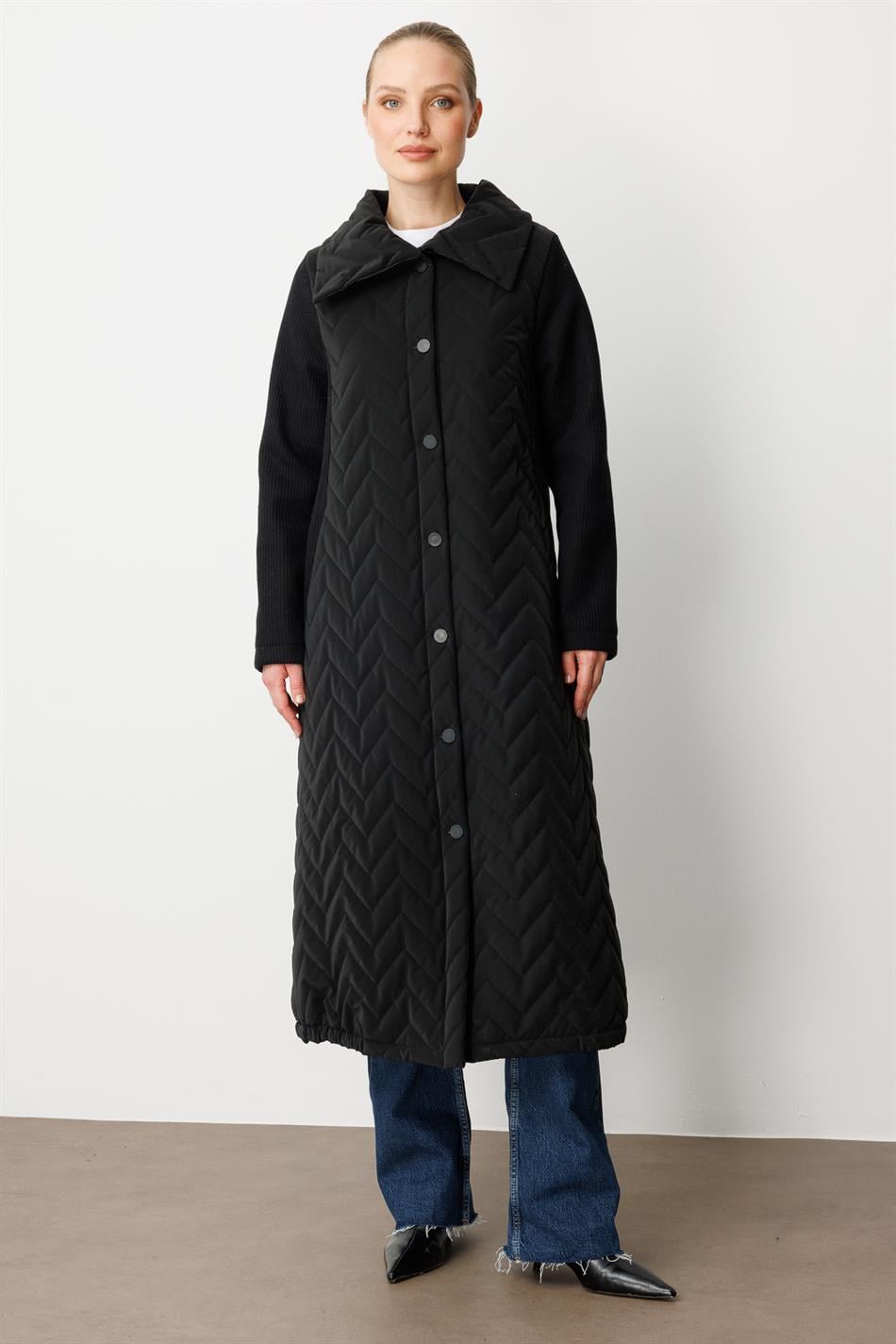 High Wool Content Soft Padded Timeless Sport Coat with Sleeve and Side Details - Black
