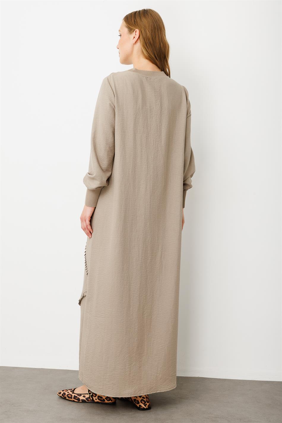 Zijdezachte, geribbelde jurk met een soepele textuur en elegante details - R-MINK