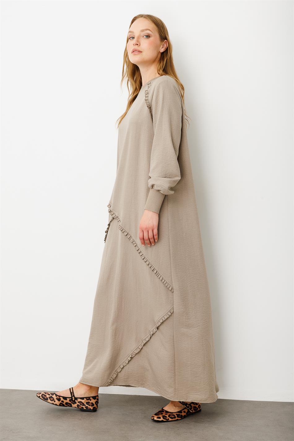 Zijdezachte, geribbelde jurk met een soepele textuur en elegante details - R-MINK