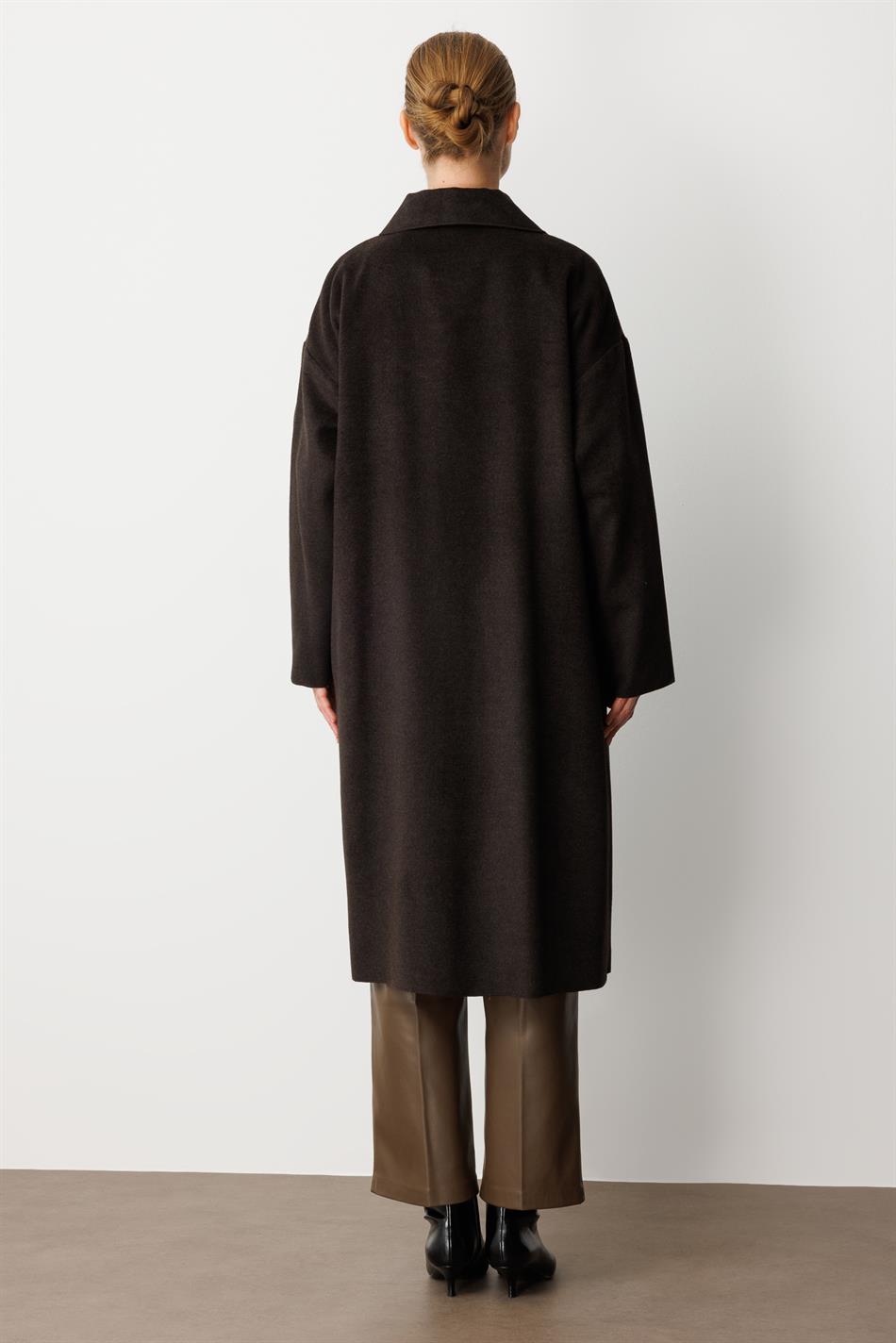 Ungefütterter, konfektionierter Mantel aus speziellem, wollstrukturiertem Polyviskosegewebe – Braun