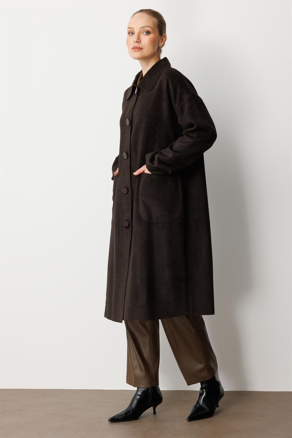 Ungefütterter, konfektionierter Mantel aus speziellem, wollstrukturiertem Polyviskosegewebe – Braun