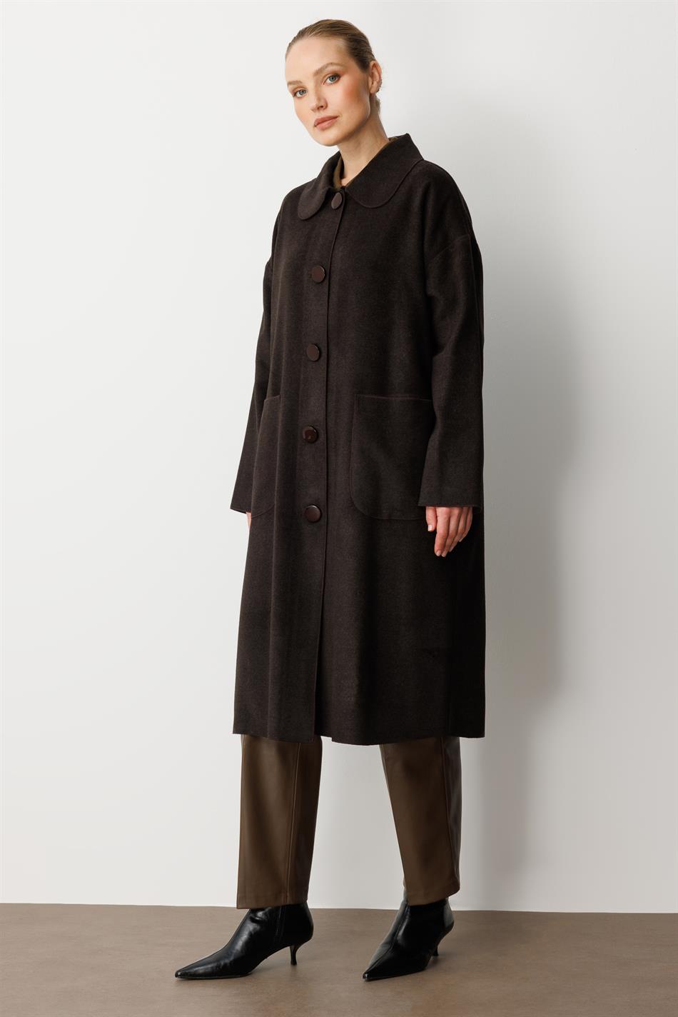 Ungefütterter, konfektionierter Mantel aus speziellem, wollstrukturiertem Polyviskosegewebe – Braun