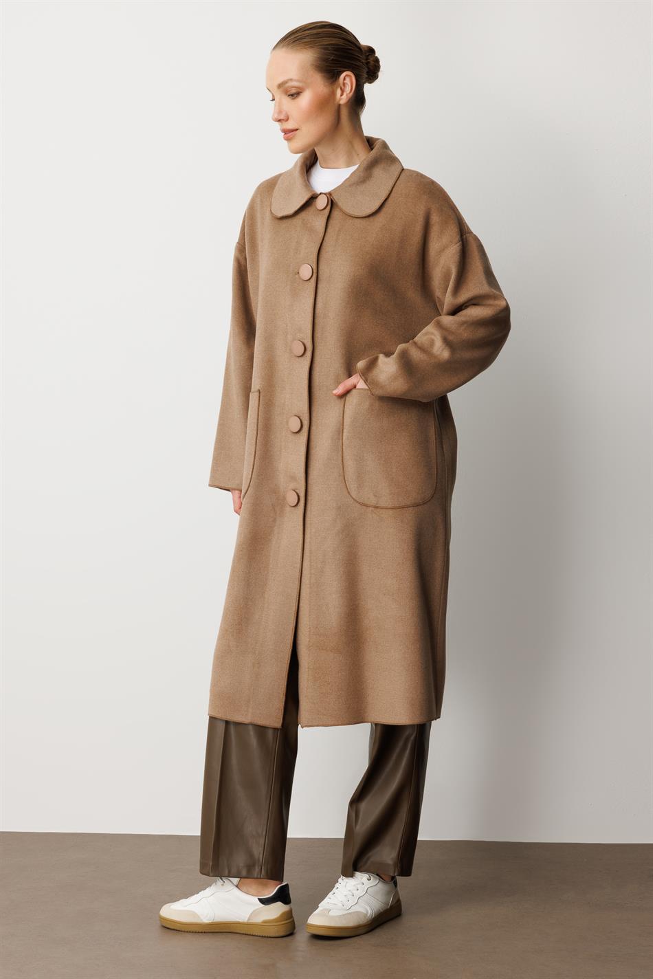 Ungefütterter, konfektionierter Mantel aus speziellem, wollstrukturiertem Polyviskosegewebe – LATTE