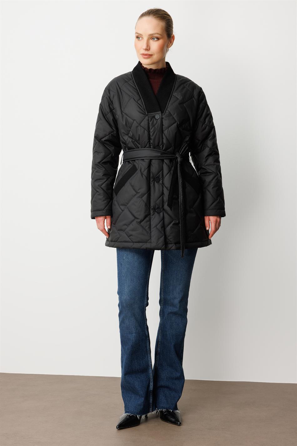 Gebreide wollen stof met heupbedekkende details, zacht gewatteerd en doorgestikt - Zwart