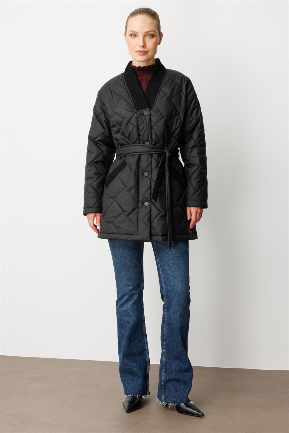 Gebreide wollen stof met heupbedekkende details, zacht gewatteerd en doorgestikt - Zwart