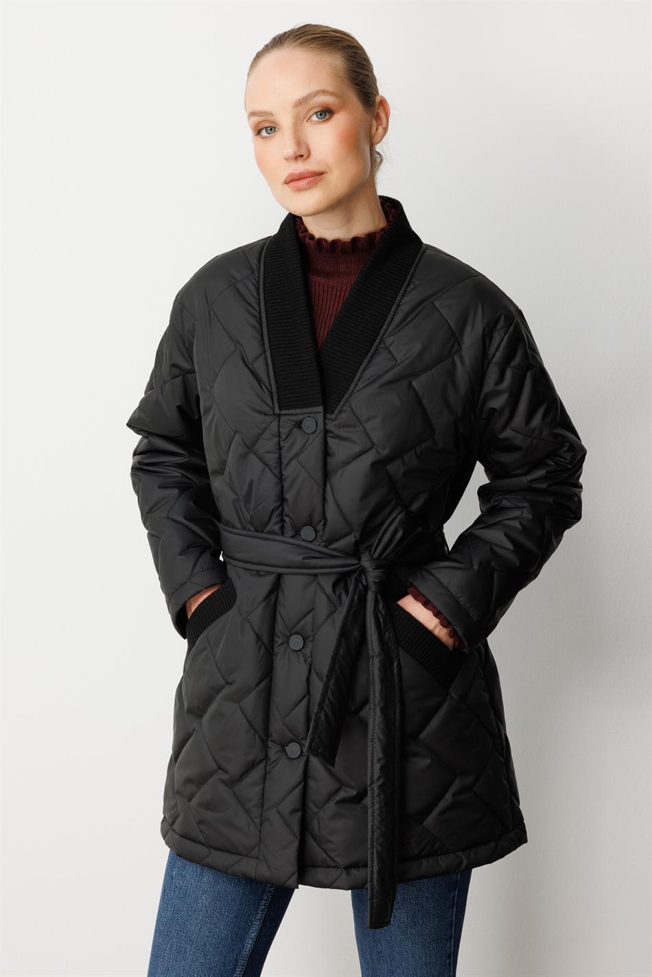 Gebreide wollen stof met heupbedekkende details, zacht gewatteerd en doorgestikt - Zwart