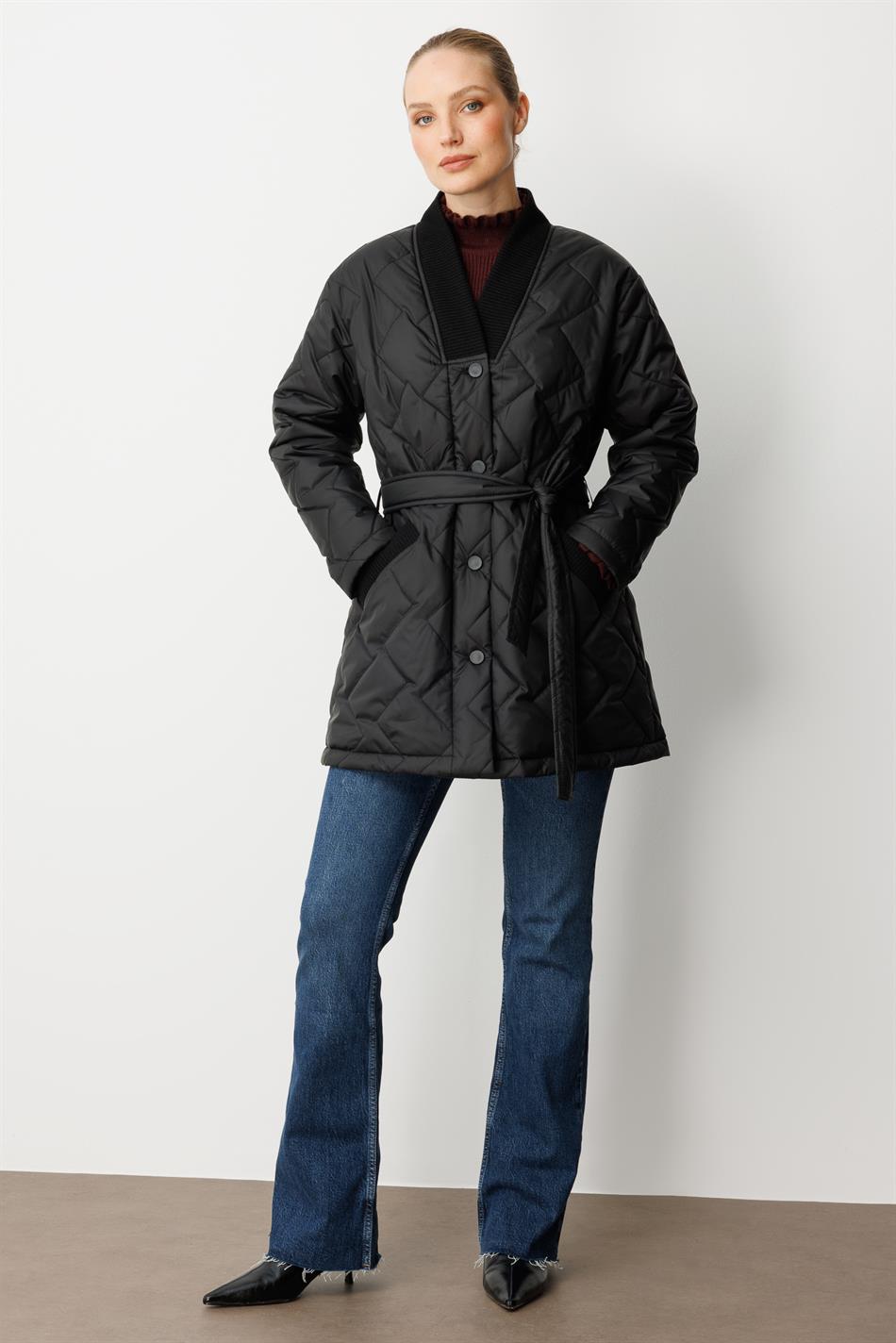 Gebreide wollen stof met heupbedekkende details, zacht gewatteerd en doorgestikt - Zwart