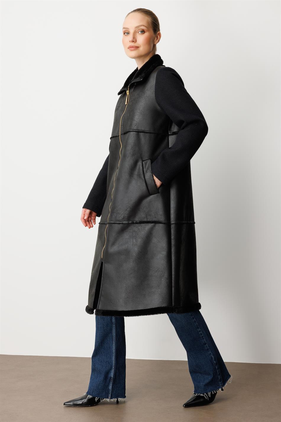 Gebreide wollen leren jas met details op de mouwen en een volledige body van imitatiebont - Zwart