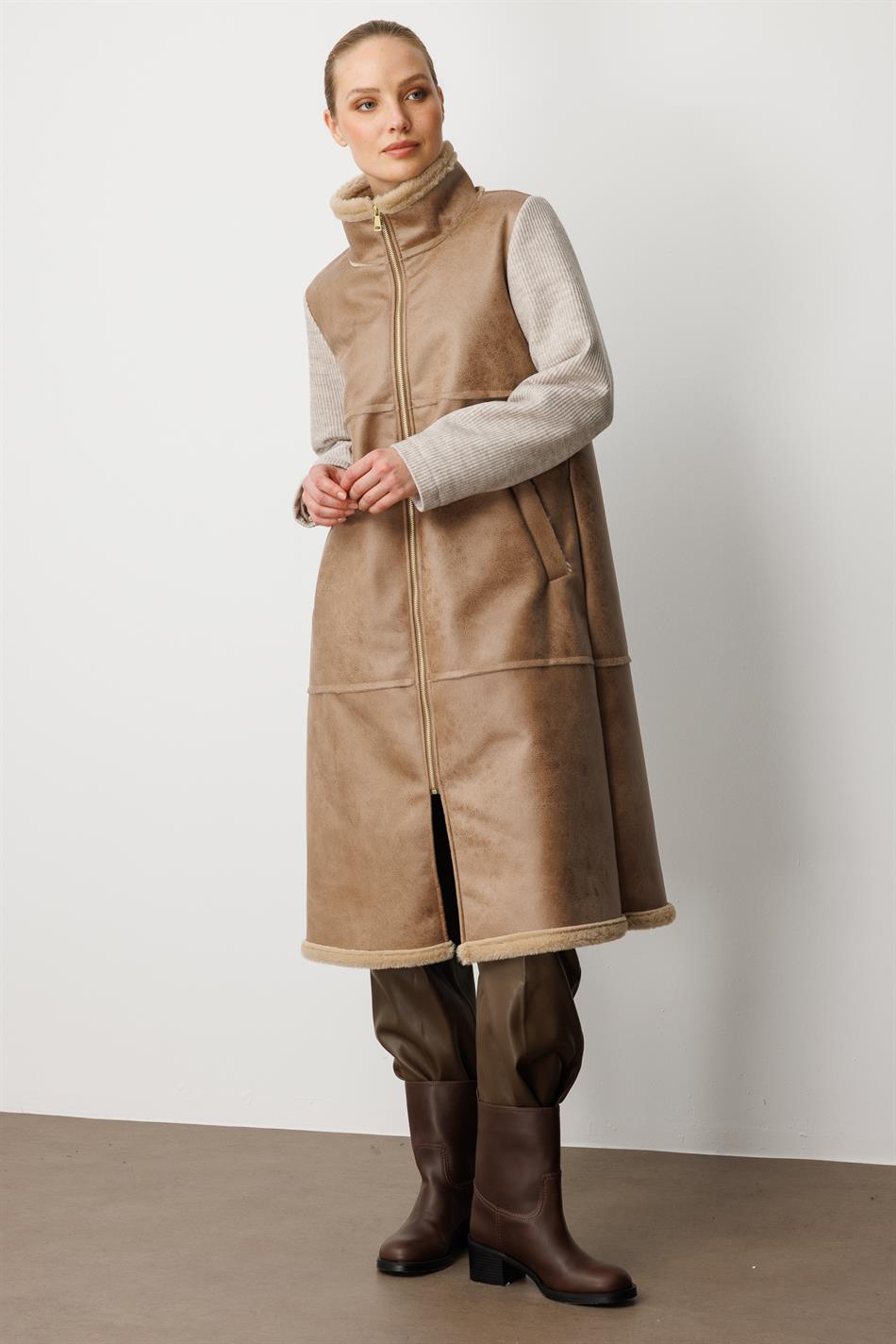 Gebreide wollen jas met voering, details op de mouwen, lange jas van imitatiebont en leer - Steenkleur