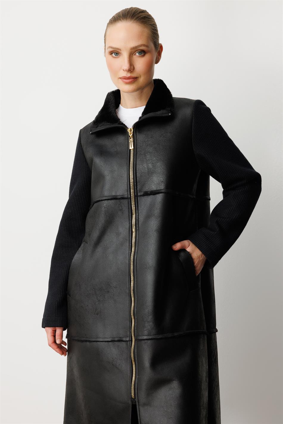 Gebreide wollen leren jas met details op de mouwen en een volledige body van imitatiebont - Zwart