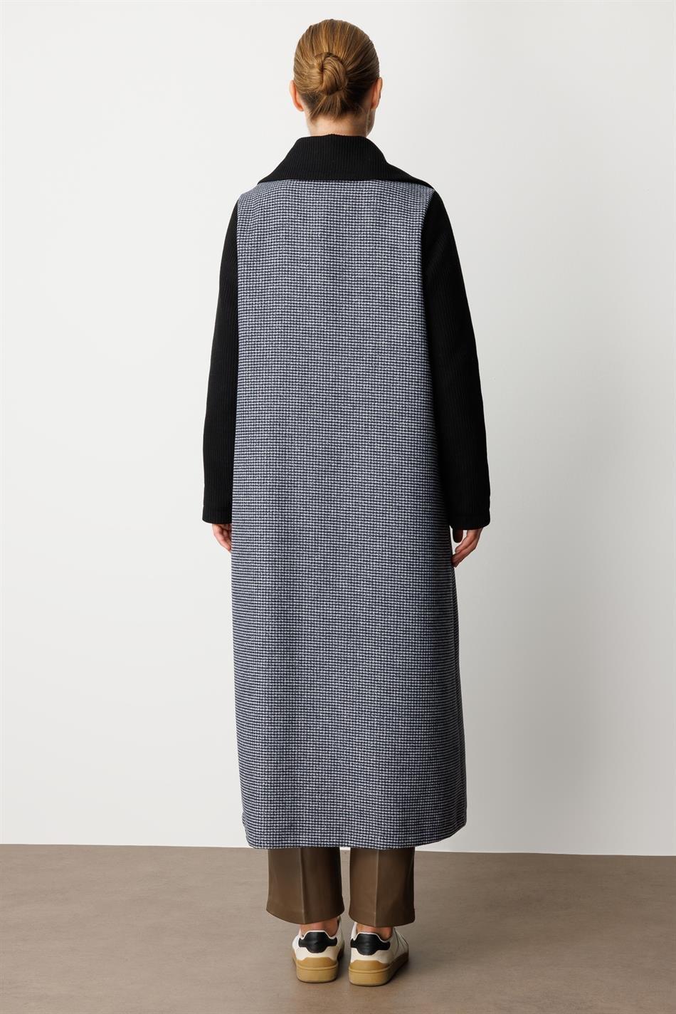 Jas met een hoog wolgehalte, geweven lijf met patroon, gebreide mouwen en kraag, gevoerd - een tijdloze klassieker - Zwart