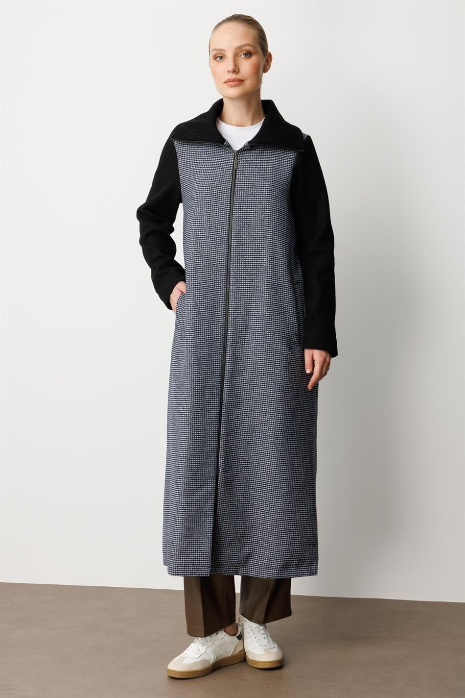 Jas met een hoog wolgehalte, geweven lijf met patroon, gebreide mouwen en kraag, gevoerd - een tijdloze klassieker - Zwart
