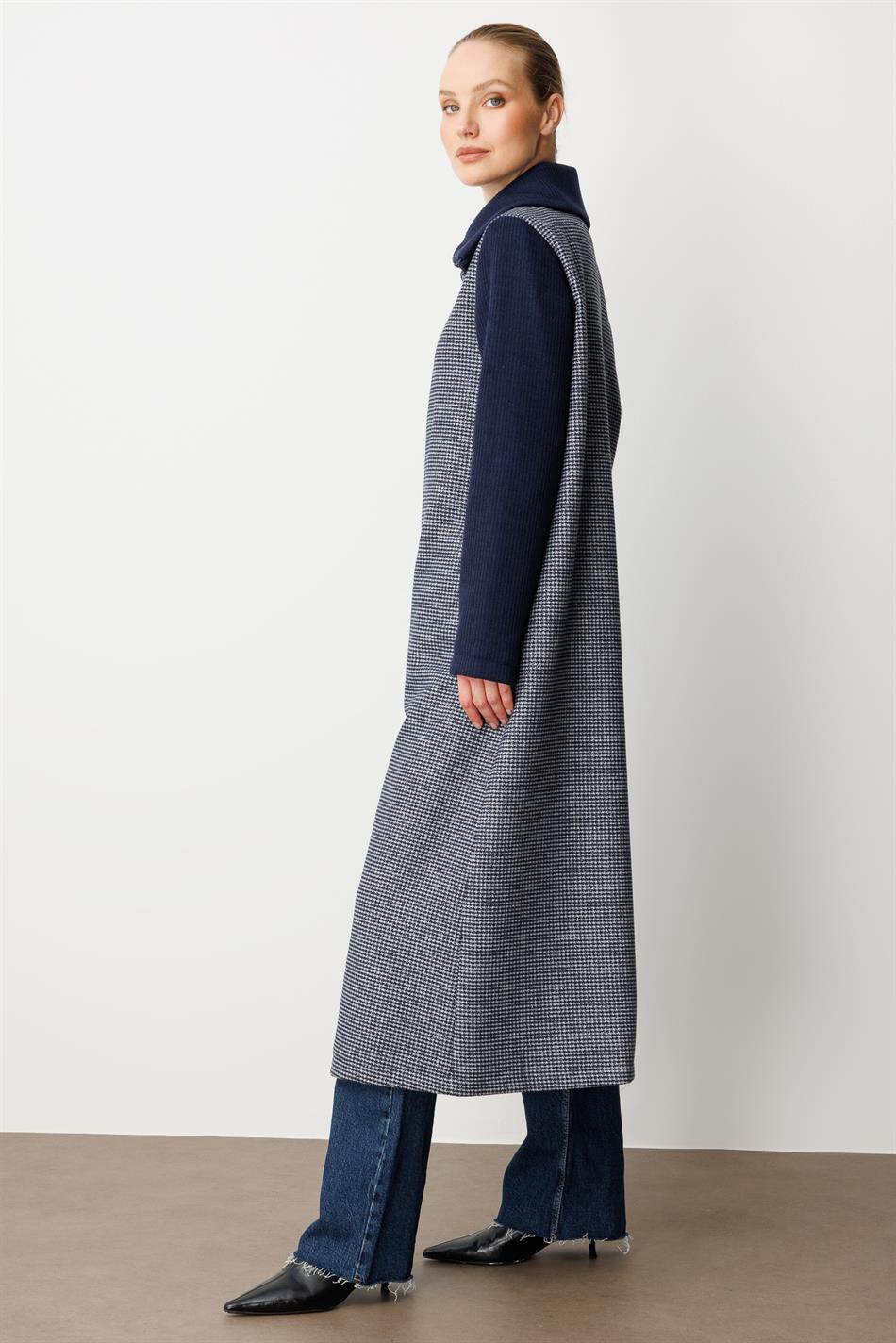 Hochwertiger, gemusterter Wollstoff, gestrickte Ärmel und Kragen, gefütterter, zeitloser Mantel/Jacke – Marineblau