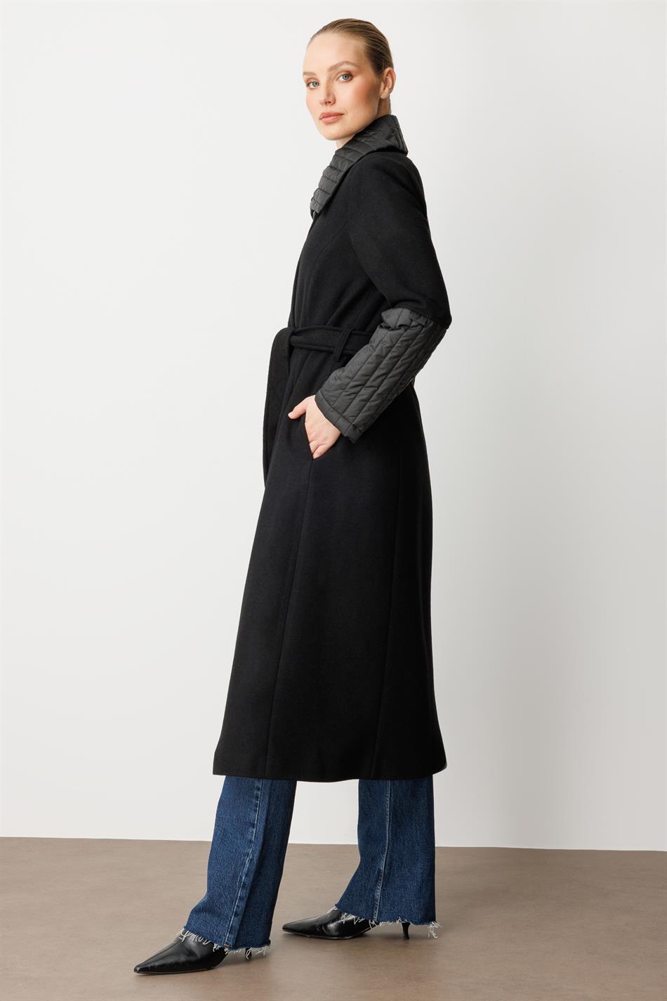 Hochwertiger, gewebter Mantel aus Wolle mit weichem, gestepptem Kragen und Ärmeln – zeitloser Stil, gefüttert – Schwarz