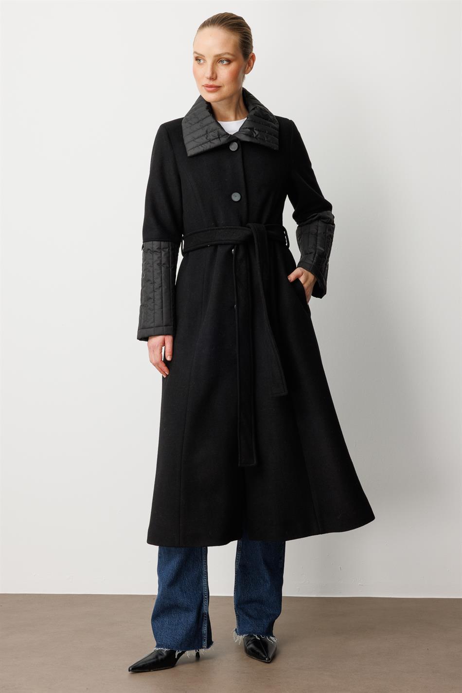 Hochwertiger, gewebter Mantel aus Wolle mit weichem, gestepptem Kragen und Ärmeln – zeitloser Stil, gefüttert – Schwarz