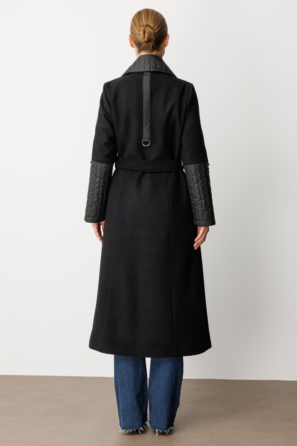 Hochwertiger, gewebter Mantel aus Wolle mit weichem, gestepptem Kragen und Ärmeln – zeitloser Stil, gefüttert – Schwarz